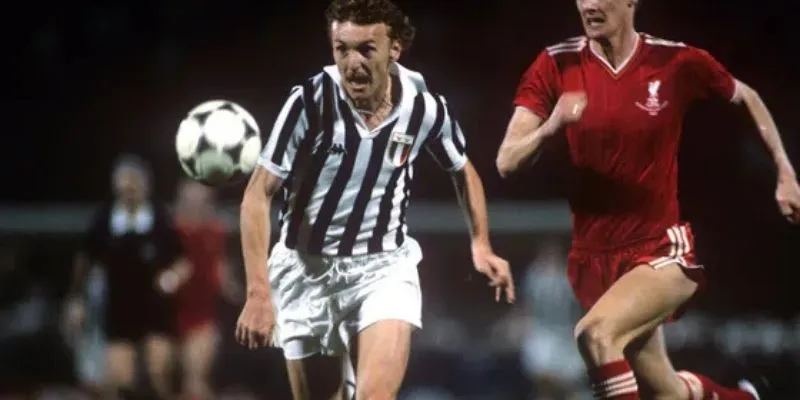 Tốc độ vượt trội cùng lối chơi linh hoạt của Zbigniew Boniek